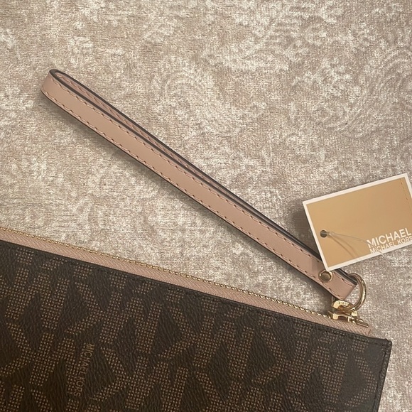 Brand New Michael Kors Brown & Soft Pink Logo Large Zippered Clutch Wristlet - Picture 7 of 15